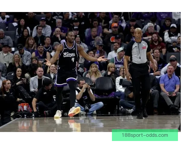 雷诺自信称自己本届最佳新秀内线去年来唯一场均二十加十的大学球员